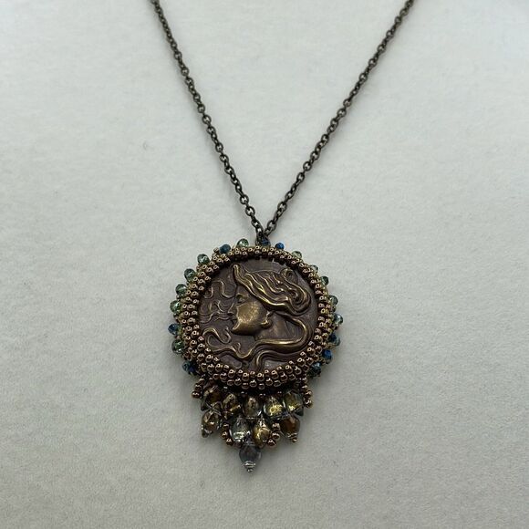 Vintage repurposed Artisan made necklace earrings set. - Picture 4 of 12